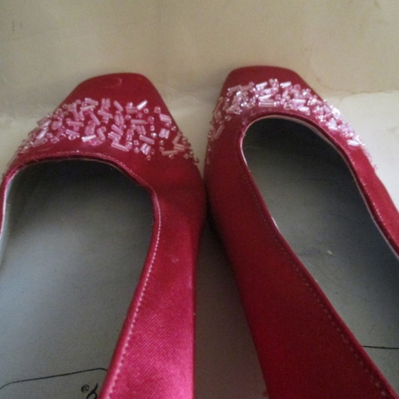 NINA Vintage Red Satin Beaded Square Toe Pumps - Picture 5 of 7